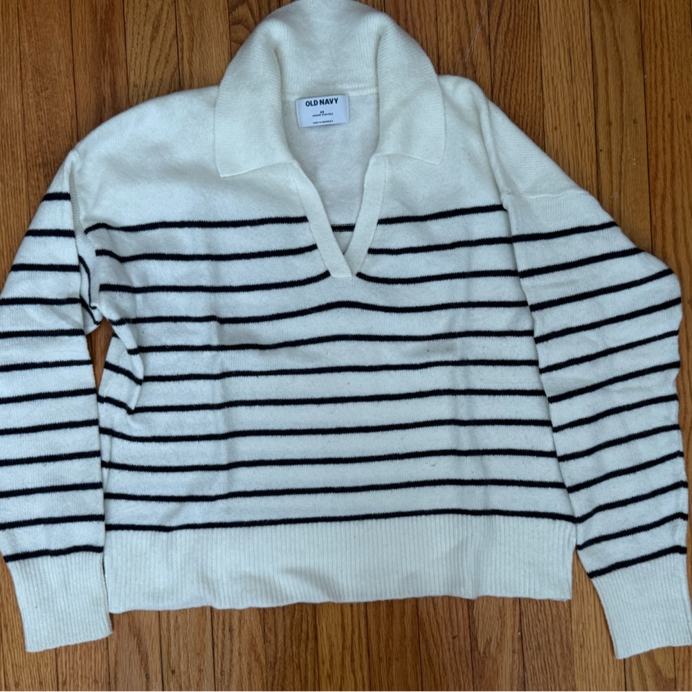 Old navy rugby style sweater